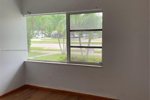 Apartamento en alquiler en North Miami Beach, Florida, 3 dormitorios, 177.81 m2 № 1948176 - foto 9