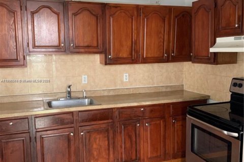 Apartamento en alquiler en North Miami Beach, Florida, 3 dormitorios, 177.81 m2 № 1948176 - foto 2