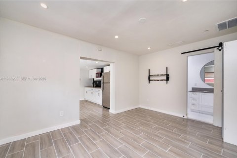 Propiedad comercial en alquiler en Miami, Florida, 1 dormitorio, 51.1 m2 № 2051338 - foto 4