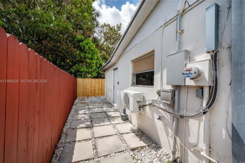 Propiedad comercial en alquiler en Miami, Florida, 1 dormitorio, 51.1 m2 № 2051338 - foto 11