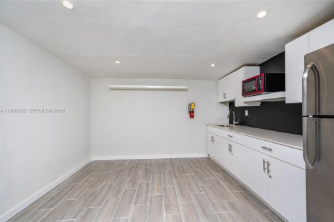Propiedad comercial en alquiler en Miami, Florida, 1 dormitorio, 51.1 m2 № 2051338 - foto 6