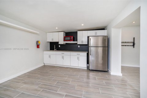 Propiedad comercial en alquiler en Miami, Florida, 1 dormitorio, 51.1 m2 № 2051338 - foto 3