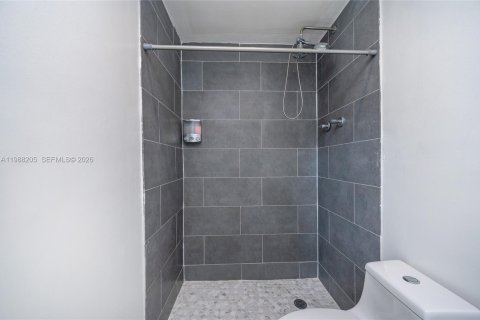 Propiedad comercial en alquiler en Miami, Florida, 1 dormitorio, 51.1 m2 № 2051338 - foto 8