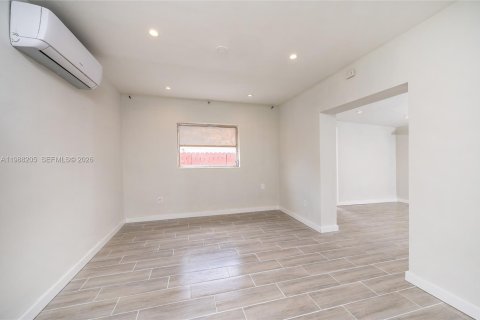 Propiedad comercial en alquiler en Miami, Florida, 1 dormitorio, 51.1 m2 № 2051338 - foto 5