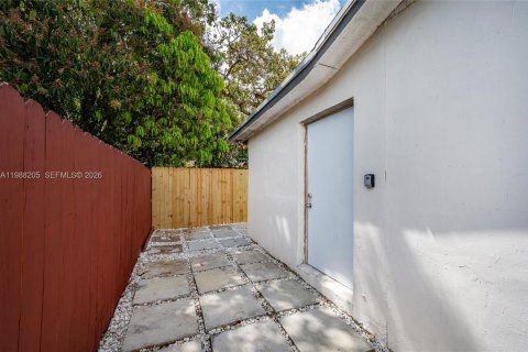 Propiedad comercial en alquiler en Miami, Florida, 1 dormitorio, 51.1 m2 № 2051338 - foto 10