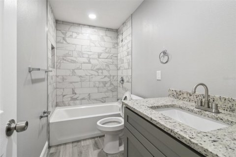 Casa en alquiler en Orlando, Florida, 5 dormitorios, 195.09 m2 № 1901638 - foto 8