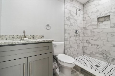 Casa en alquiler en Orlando, Florida, 5 dormitorios, 195.09 m2 № 1901638 - foto 22