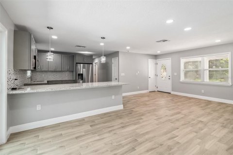 Casa en alquiler en Orlando, Florida, 5 dormitorios, 195.09 m2 № 1901638 - foto 5