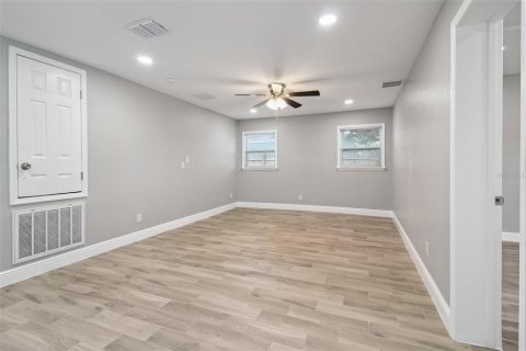 Casa en alquiler en Orlando, Florida, 5 dormitorios, 195.09 m2 № 1901638 - foto 19