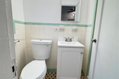 Commercial property in Miami, Florida 18.58 sq.m. № 2041065 - photo 4