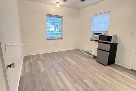 Commercial property in Miami, Florida 18.58 sq.m. № 2041065