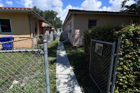 Commercial property in Miami, Florida 18.58 sq.m. № 2041065 - photo 9