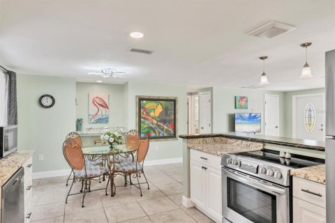 Commercial property in Englewood, Florida 4 bedrooms, 167.97 sq.m. № 2096610 - photo 14