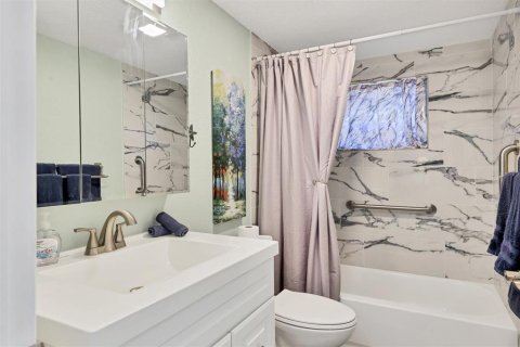 Commercial property in Englewood, Florida 4 bedrooms, 167.97 sq.m. № 2096610 - photo 19