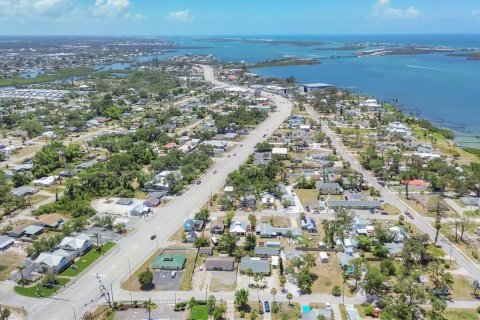 Commercial property in Englewood, Florida 4 bedrooms, 167.97 sq.m. № 2096610