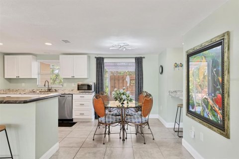Commercial property in Englewood, Florida 4 bedrooms, 167.97 sq.m. № 2096610 - photo 16