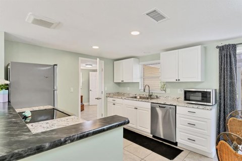 Commercial property in Englewood, Florida 4 bedrooms, 167.97 sq.m. № 2096610 - photo 12
