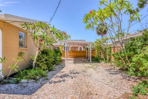 Commercial property in Englewood, Florida 4 bedrooms, 167.97 sq.m. № 2096610 - photo 29