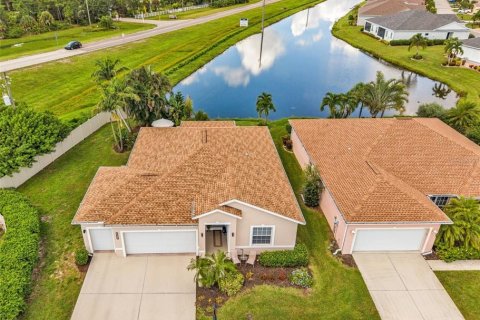 House in Port Charlotte, Florida 2 bedrooms, 128.39 sq.m. № 2368759