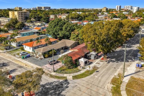 Immobilier commercial à Miami, Floride 130.99 m2 № 1996304