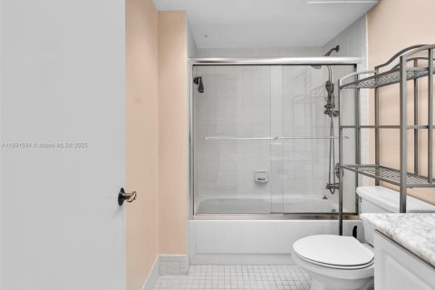 Condo in Pembroke Pines, Florida, 2 bedrooms  № 1944519 - photo 27