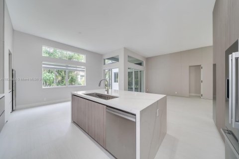 House in Weston, Florida 4 bedrooms, 188.78 sq.m. № 1807185 - photo 11