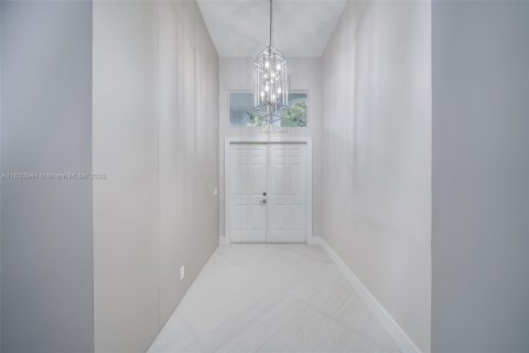House in Weston, Florida 4 bedrooms, 188.78 sq.m. № 1807185 - photo 10