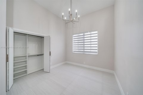 House in Weston, Florida 4 bedrooms, 188.78 sq.m. № 1807185 - photo 28