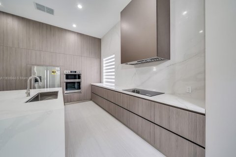 House in Weston, Florida 4 bedrooms, 188.78 sq.m. № 1807185 - photo 13