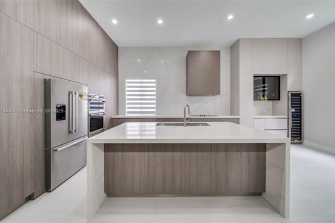 House in Weston, Florida 4 bedrooms, 188.78 sq.m. № 1807185 - photo 12