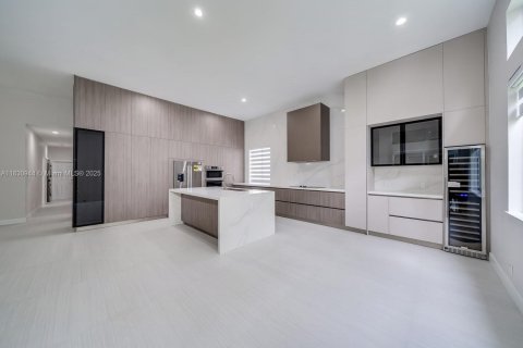 House in Weston, Florida 4 bedrooms, 188.78 sq.m. № 1807185 - photo 16
