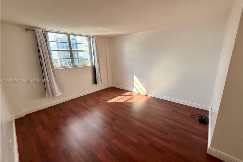 Condo in Sunny Isles Beach, Florida, 1 bedroom  № 1953866 - photo 20