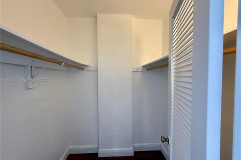 Condo in Sunny Isles Beach, Florida, 1 bedroom  № 1953866 - photo 16