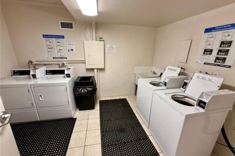 Condo in Sunny Isles Beach, Florida, 1 bedroom  № 1953866 - photo 24