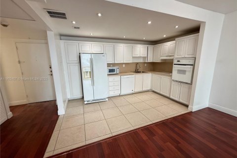 Condo in Sunny Isles Beach, Florida, 1 bedroom  № 1953866 - photo 7