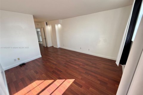 Condo in Sunny Isles Beach, Florida, 1 bedroom  № 1953866 - photo 22