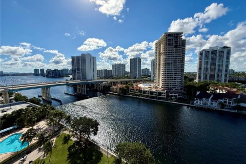 Condo in Sunny Isles Beach, Florida, 1 bedroom  № 1953866 - photo 1
