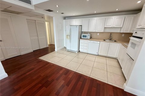 Condo in Sunny Isles Beach, Florida, 1 bedroom  № 1953866 - photo 8