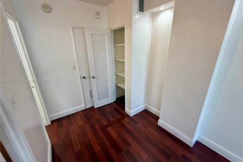 Condo in Sunny Isles Beach, Florida, 1 bedroom  № 1953866 - photo 19