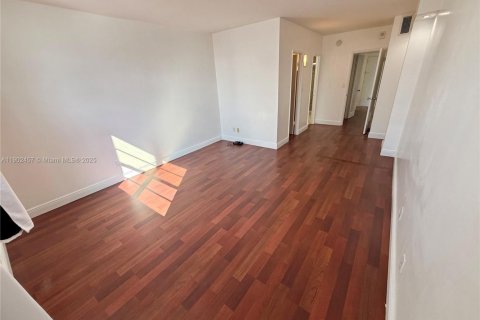 Condo in Sunny Isles Beach, Florida, 1 bedroom  № 1953866 - photo 21