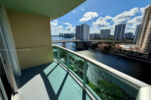 Condo in Sunny Isles Beach, Florida, 1 bedroom  № 1953866 - photo 12