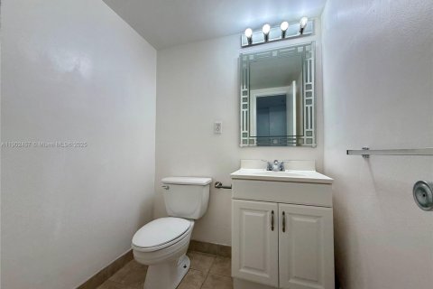 Condo in Sunny Isles Beach, Florida, 1 bedroom  № 1953866 - photo 3