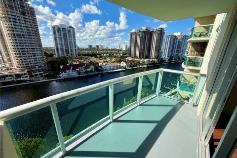 Condo in Sunny Isles Beach, Florida, 1 bedroom  № 1953866 - photo 13