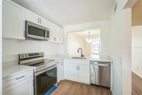 Condo in Clearwater, Florida, 2 bedrooms  № 1796911 - photo 8