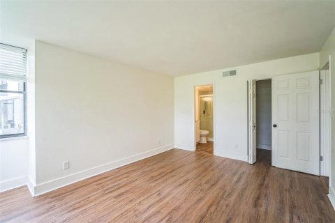 Condo in Clearwater, Florida, 2 bedrooms  № 1796911 - photo 15