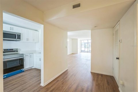 Condo in Clearwater, Florida, 2 bedrooms  № 1796911 - photo 9