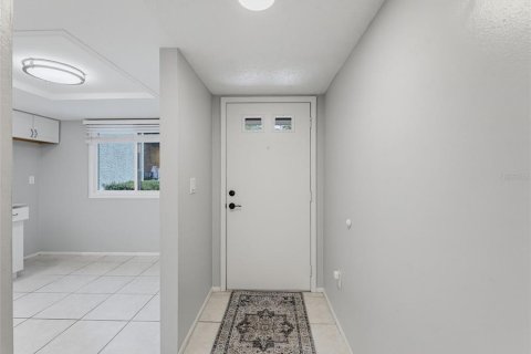 Condo in Port Richey, Florida, 2 bedrooms  № 2379001 - photo 10