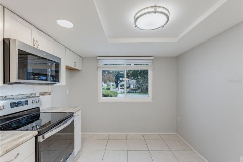 Condo in Port Richey, Florida, 2 bedrooms  № 2379001 - photo 15