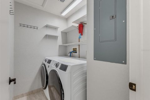 Condo in Port Richey, Florida, 2 bedrooms  № 2379001 - photo 30