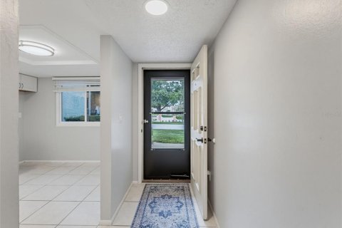 Condo in Port Richey, Florida, 2 bedrooms  № 2379001 - photo 11